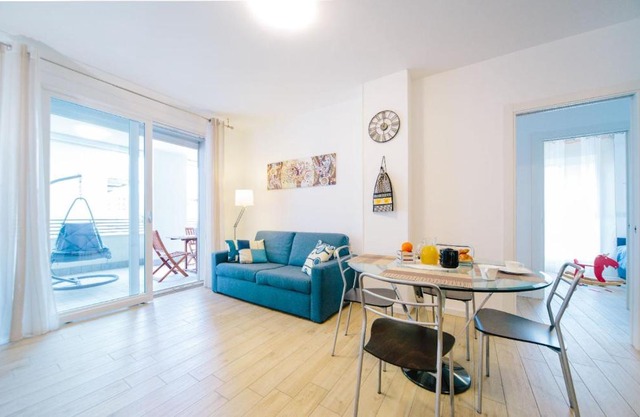 BLUE BAY GUEST HOUSE (IUN F0372)