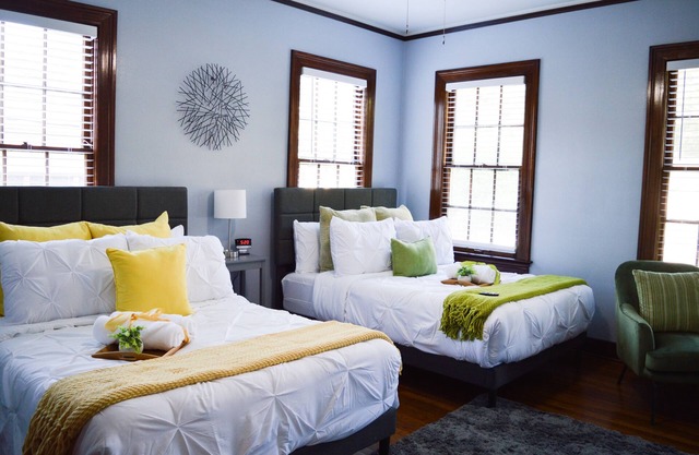 Blue Bengal Bungalow 5 mins to Downtown Jackson & 15 mins to Jackson’s Airport