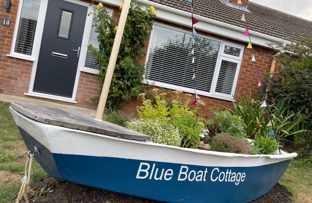 Blue Boat Cottage, Sutton on Sea - beautiful, dog friendly, cosy cottage