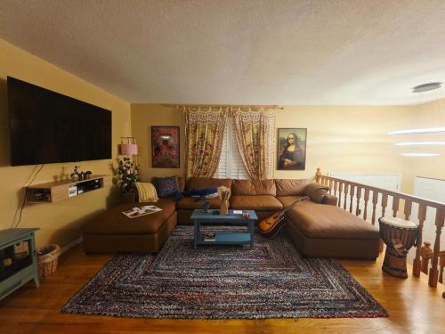Blue Boho Music and Meme House Four Bedroom Home with Arcade near Westport Plaza