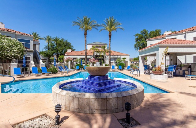 Blue Bungalow Scottsdale! Perfect location. Mayo Clinic, Sleeps 4! Work Space!