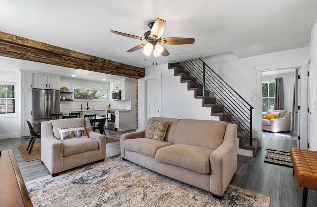 Blue Cottage at Bear Lake: Rustic Serene Retreat 10 miles to North Beach