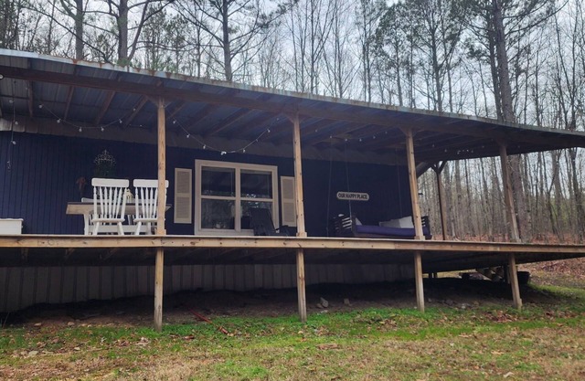 Blue Creek Farms - Cozy private cabin with beautiful creek access!