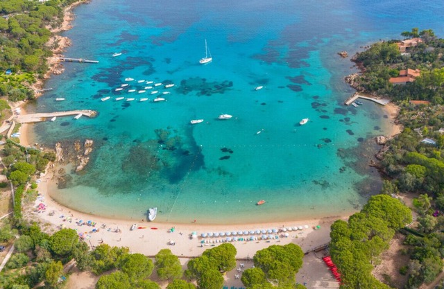 Blue Dawn: Panoramic Apartment Just Steps from the Sea