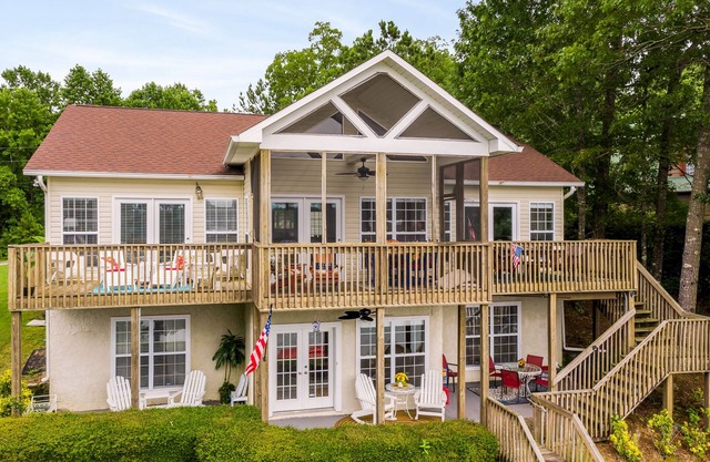 Blue Door: 4 BR, 2.5 BA House in Arley, Sleeps 12