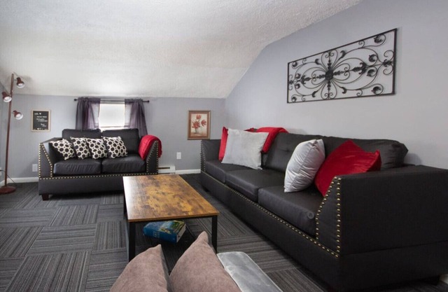 Blue Door Apartment - No Cleaning Fees