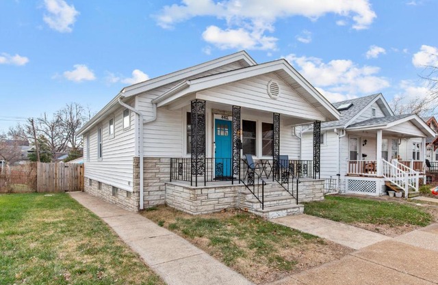 Blue Door Bungalow | JZ Vacation Rentals