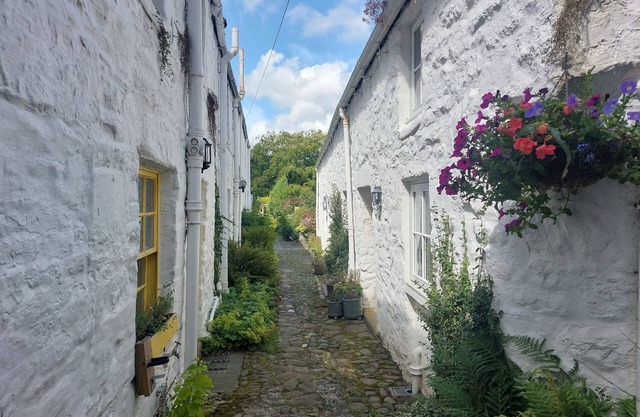 BLUE DOOR - KIRKCUDBRIGHT, pet friendly in Kirkcudbright