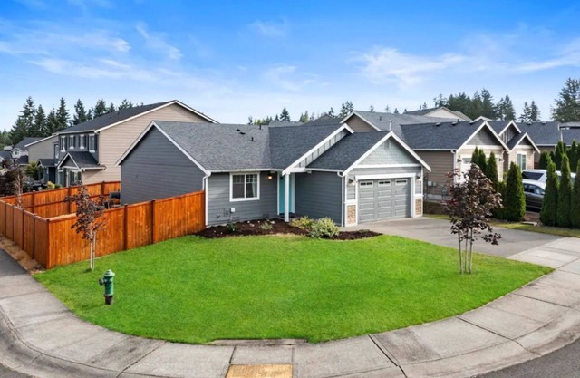 Blue Door Oasis, cozy 3 bedroom, 2 bathroom home