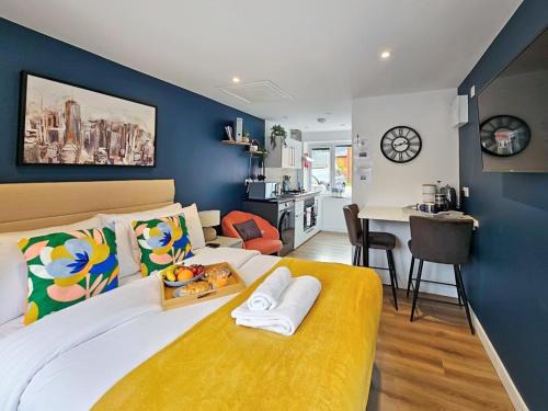 Blue Garden Retreat by Fortuna Property
