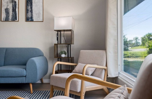 Blue Haven at Hines | Stylish 2BD Stay | Peoria Heights