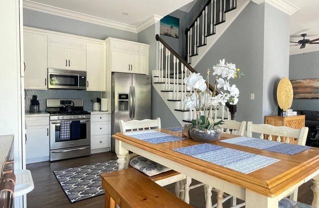 Blue Haven - Charming 3-bedroom house in lovely Nassau with WiFi, AC