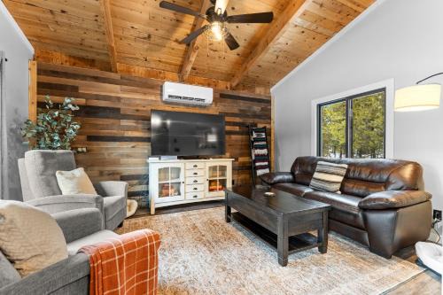 Blue Haven - Wooded, pet friendly home w/trailer parking, AC, and deck