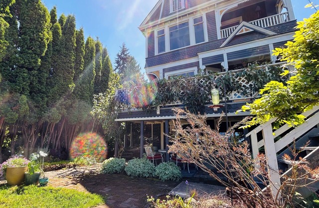 Blue Heron Manor: Historic charm centrally located