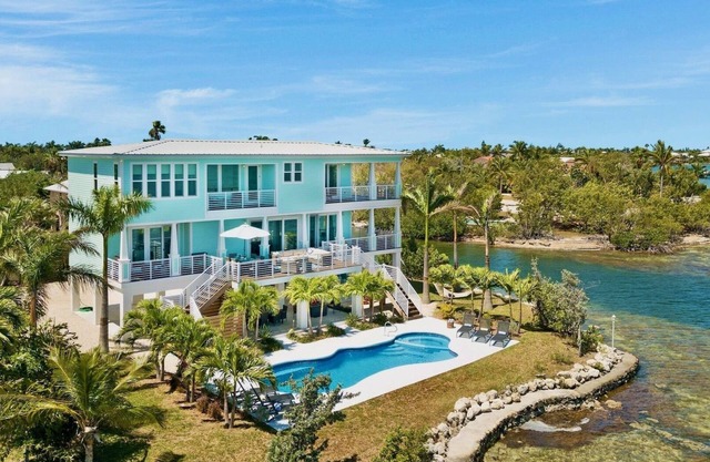 **BLUE HORIZON @ SUGARLOAF SHORES** Waterfront Home & Pool + LAST KEY SERVICES…