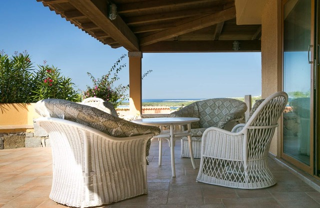 Blue House, 150 mt. from the sea, BBQ, communal pool, AC, WiFi, parking