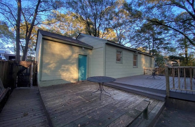 The Red Bird House in North Fondren - Comfortable & quiet! 2 BR / 1 BA