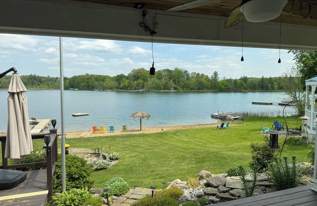 Blue Lake Paradise 2 -BEACH RETREAT- LUXURY house- Sleeps 10