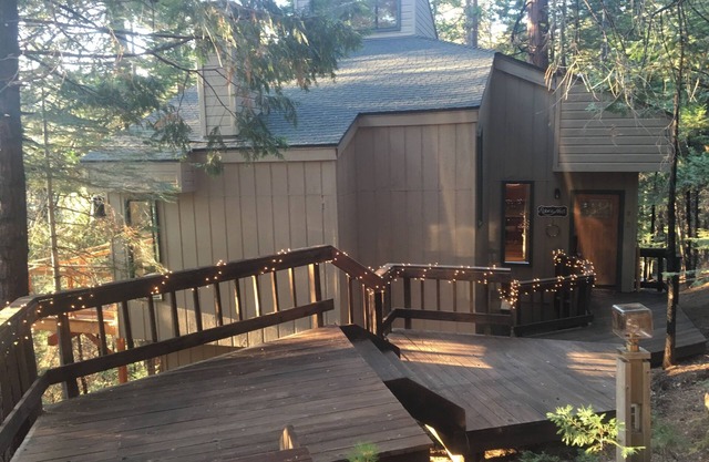 Blue Lake Springs Haus in den Bäumen