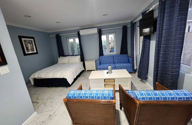 Blue Marlin - Upscale Studio w Pool Near Beach