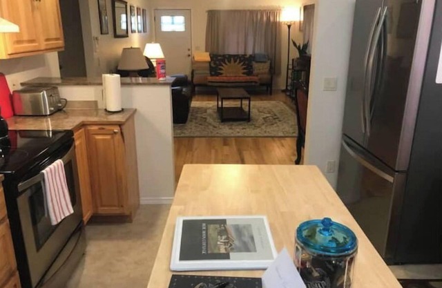 Blue Moon Cottage : 30 days or longer. N0 pets