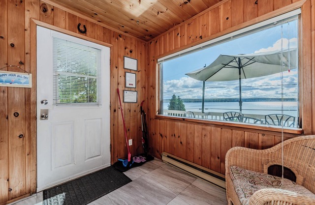 Blue Moon Waterfront Cottage w/ Hot Tub