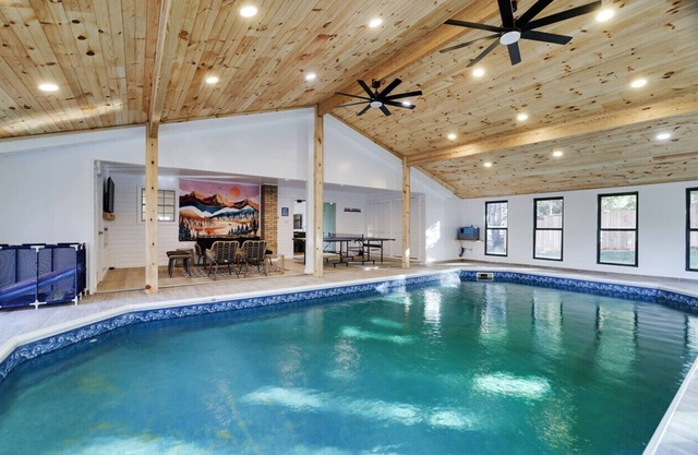 Blue Mtn Poconos Retreat (Htd pool+ pet frndly)