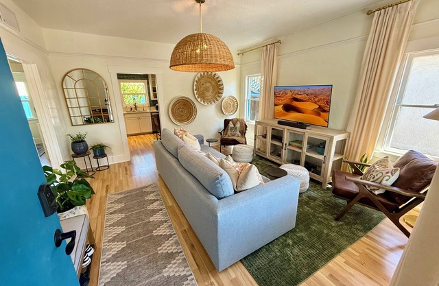 Blue Oasis Casita - Walk to University of Arizona. Luxe elevated & nontoxic home