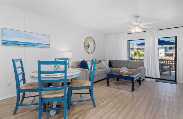 Blue Pearl- Canal Views, Boat Slip & Pool Access! Perfect Rockport Getaway!