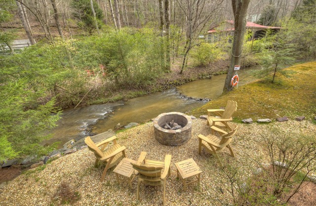 Blue Ridge Cabin 5 Minutes from Marina & Town