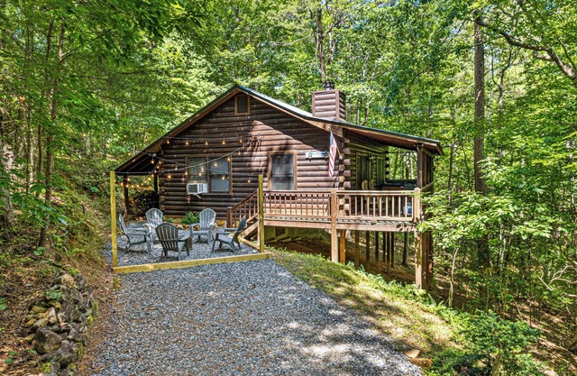 Blue Ridge Cabin-Hot Tub, Fire Pit with Free Firewood