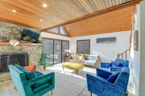 Blue Ridge Mountains Cabin with Community Pool!