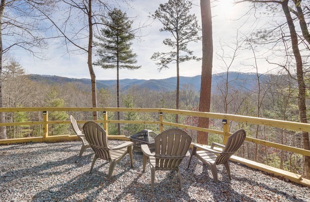 Blue Ridge Retreat w/ Hot Tub & Mountain Views!