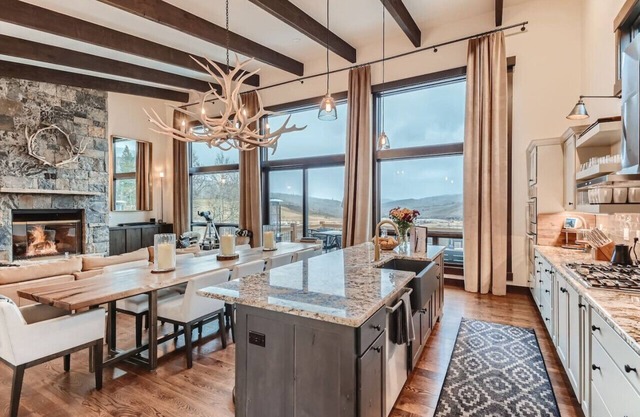Blue River Escape - Gorgeous Mountain Luxury Rental
