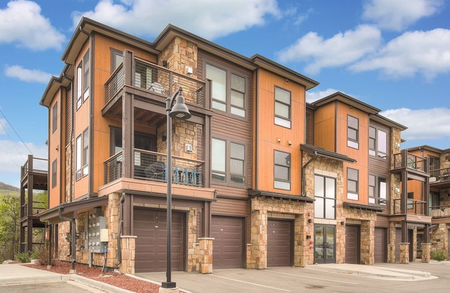 Blue River Flats in Silverthorne, amazing location and panoramic mountain views