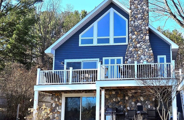 NEW RENTAL on Clam Lake- Short ride to Torch Lake