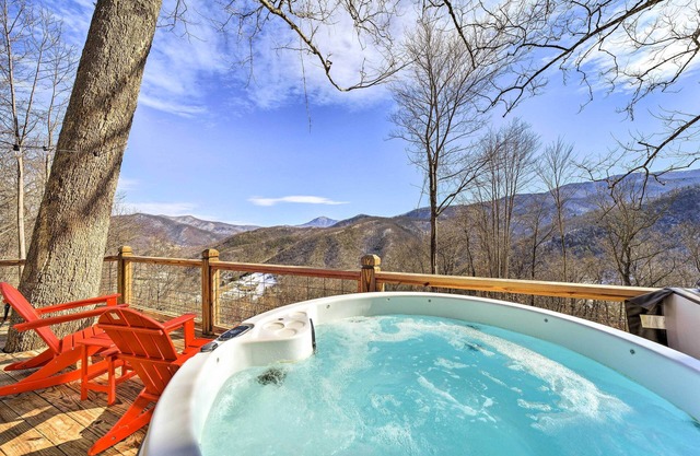'Blue Sky Cottage:' Romantic Retreat w/ Mtn Views!