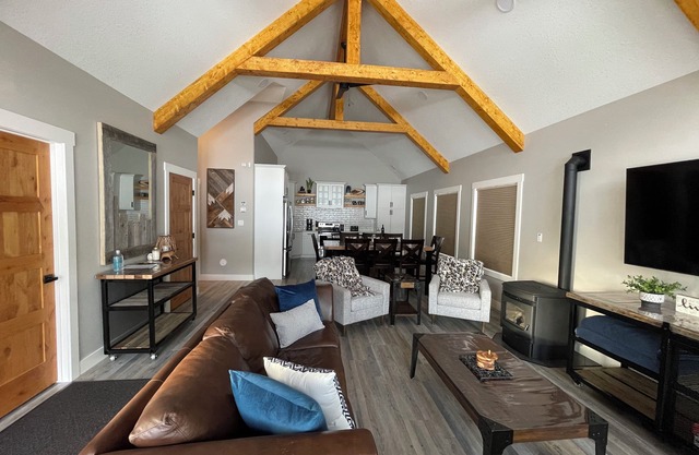 Blue Sky Valemount Cabin Your home away from home , your search is over!