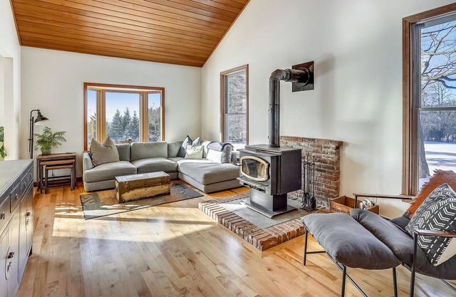 Blue Spruce - Perfection in Views and a Peaceful Setting!
