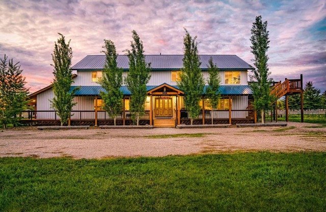 Blue Spruce Inn 1. 25 Morgen Blick auf die Berge 6 Bett 6. 5 Bad 4.040 sqft - 2 Küchen