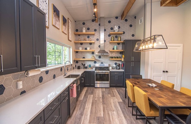 Blue Star Bungalow at Lake Whitney: Pet-Friendly Secluded Lake Retreat, Wrap Around Deck & Fire Pit