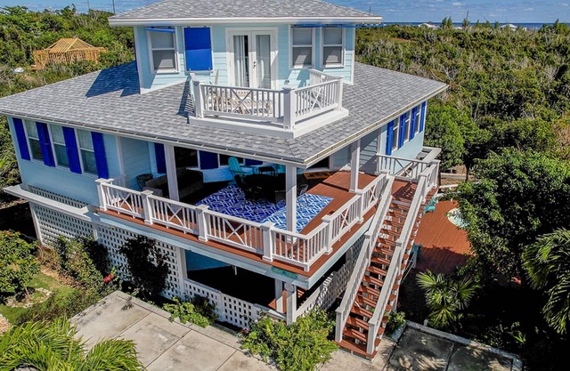 Blue Tang - Newly Renovated Bahamian Villa, minutes to the ocean!