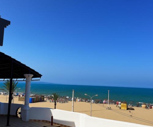Blue View Rooftop - Gammarth , Pieds dans l'eau, Terrasse panoramique face à la mer