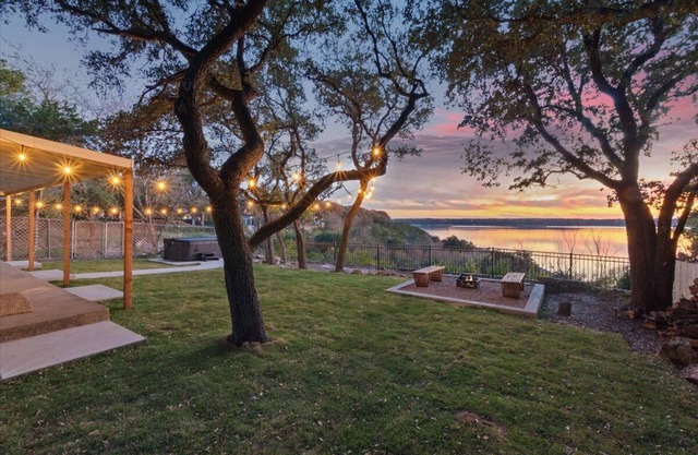 Blue Vista, lake view, hot tub, fire pit, covered patio