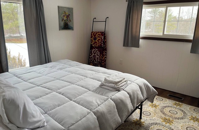 Blue Yodel: Comfortable spot on 36 acres with brookside wood-burning sauna