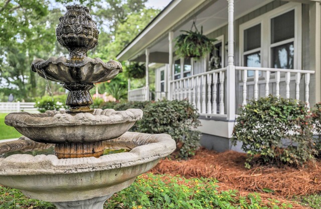 Blueberry Bungalow - Charming 3 bedroom house in peaceful Richmond Hill.