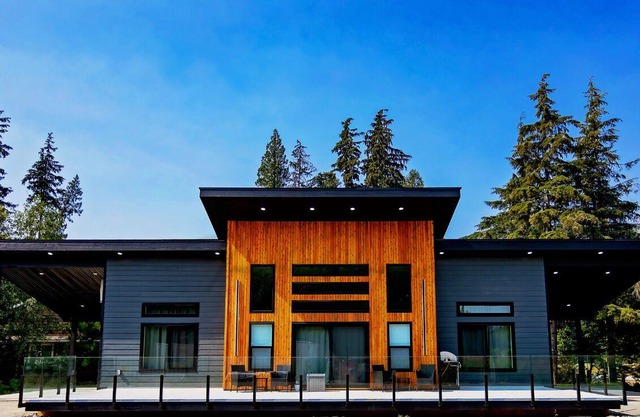 Blueberry Studio Suite 1 Bedroom executive studio in the heart of Kitimat BC