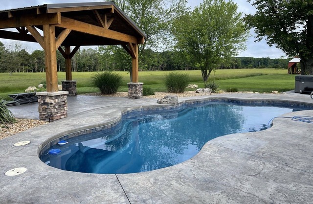 Bluebird Meadows with In-ground Pool and Hot Tub! 125 ACRES TO EXPLORE
