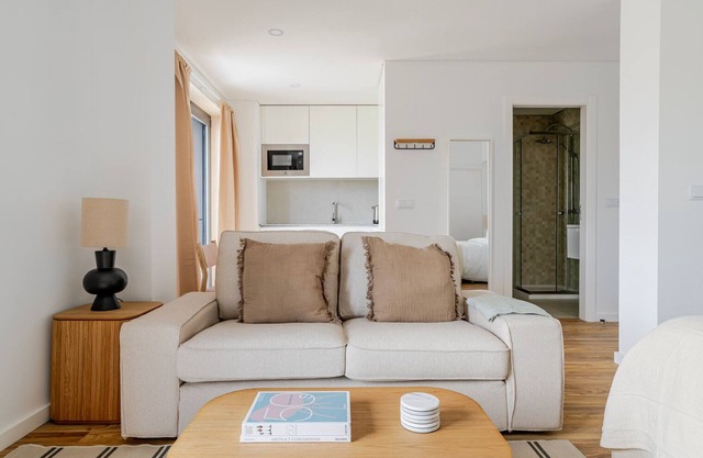 Blueground | Alvalade, balcony, nr Campo Pequeno