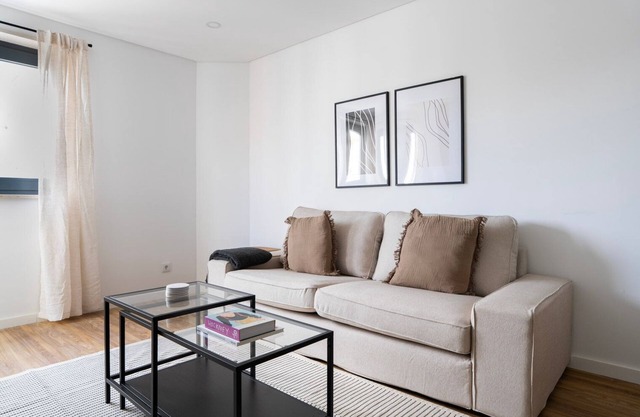 Blueground | Alvalade, balcony, nr Campo Pequeno